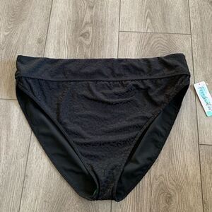 Freshwater woman’s leopard high leg bottoms